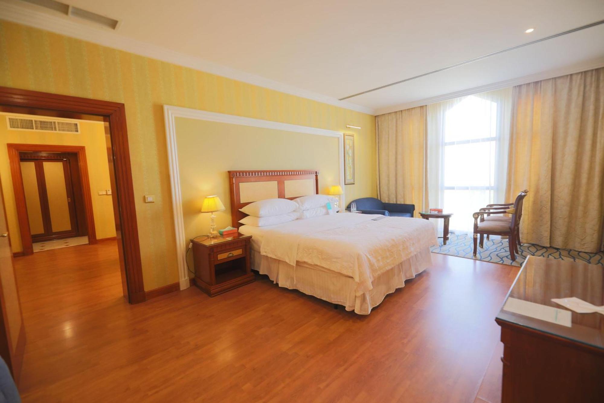 Le Meridien Medina Ngoại thất bức ảnh A bedroom at the hotel