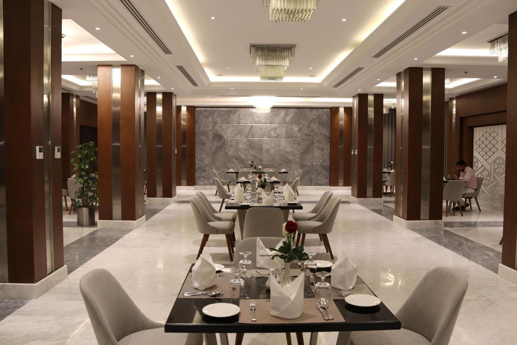 Le Meridien Medina Ngoại thất bức ảnh The restaurant