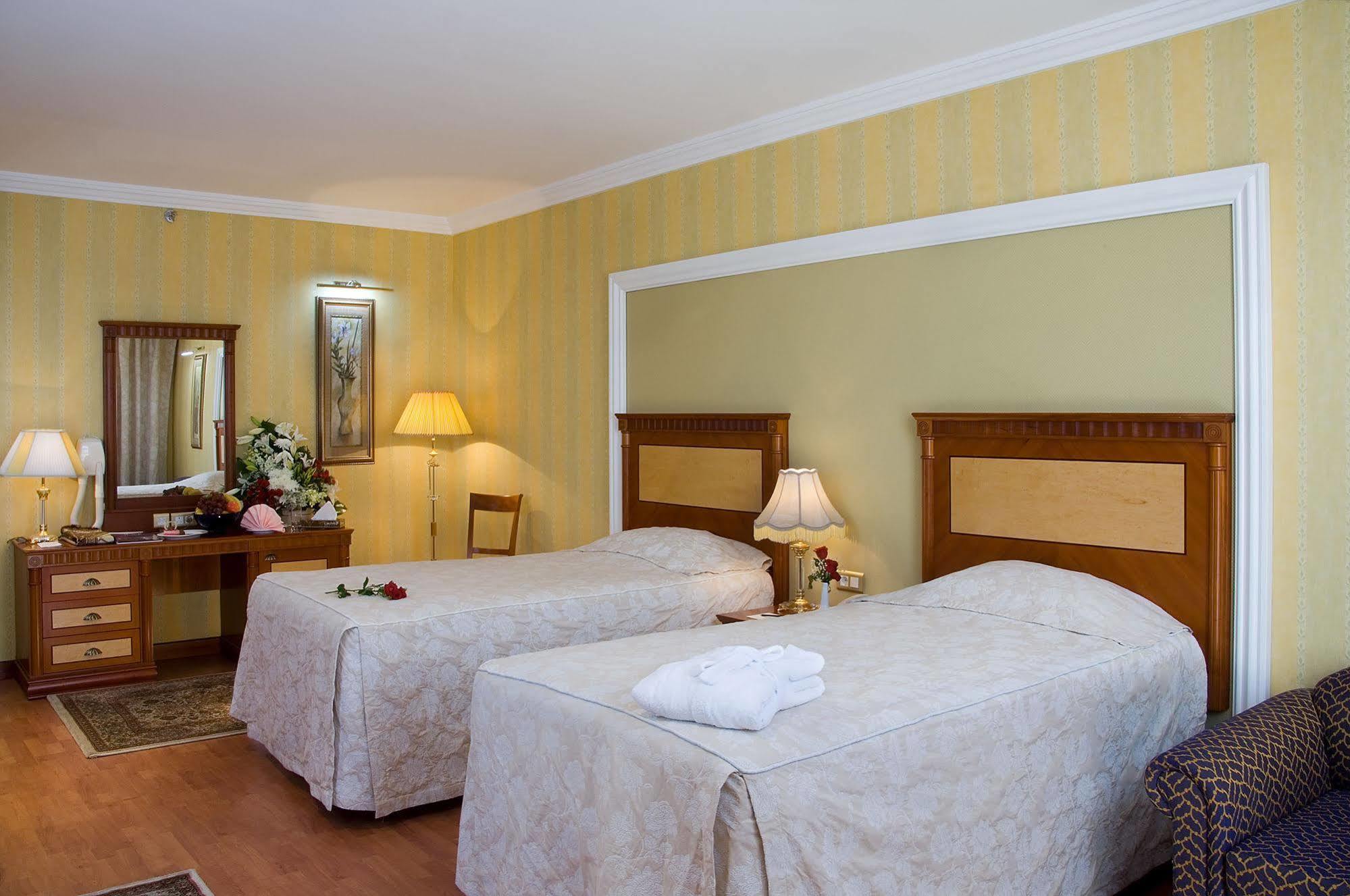 Le Meridien Medina Ngoại thất bức ảnh A room at the hotel